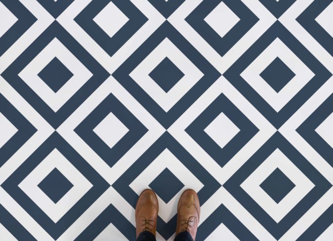 argyle-diamond-pattern-flooring-blue-feet-vinyl-flooring