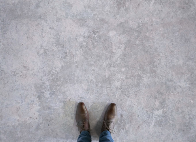 cement-concrete-effect-vinyl-flooring-grey-feet