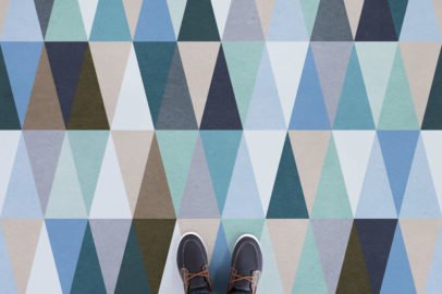 dart-triangle-pattern-flooring-blue-feet-vinyl-flooring