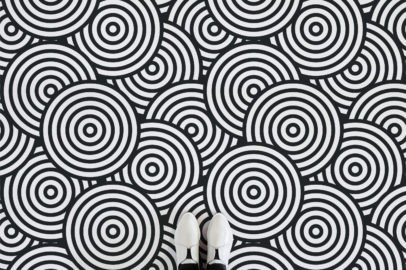 hula-circle-pattern-flooring-black-feet-vinyl-flooring