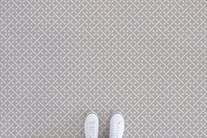 dorothy-retro-neutral-feet-vinyl-flooring