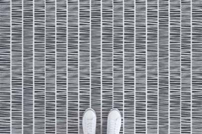 saul-retro-grey-feet-vinyl-flooring