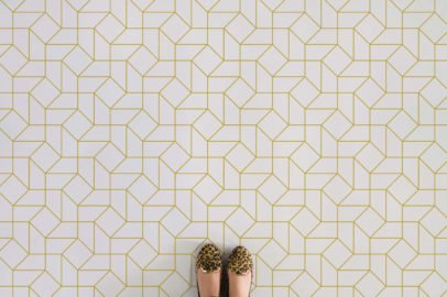 octavius-octagonal-line-pattern-flooring-neutral-feet-vinyl-flooring