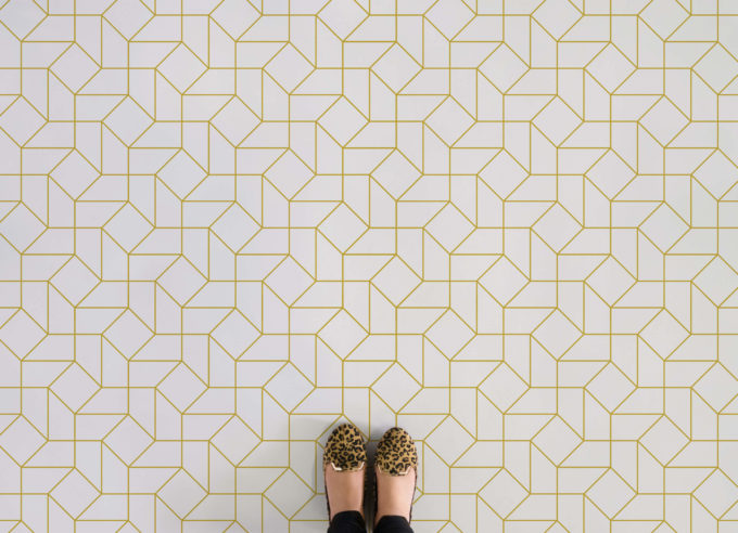 octavius-octagonal-line-pattern-flooring-neutral-feet-vinyl-flooring