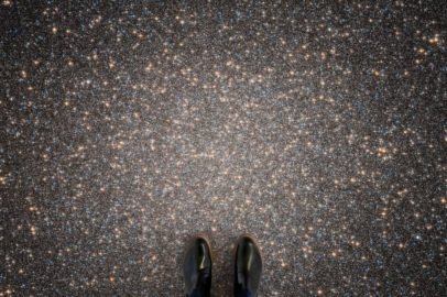 cluster-photo-vinyl-flooring-feet