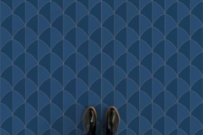 scala-retro-vinyl-flooring-blue-feet