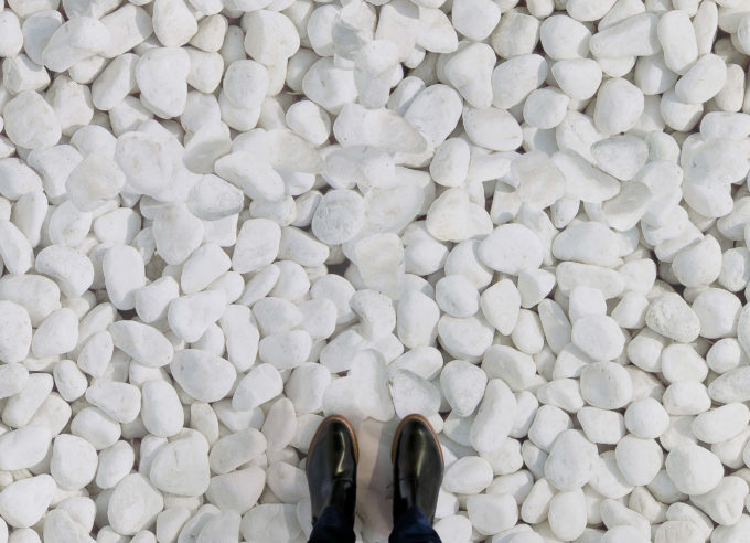 White-pebbles-effect-vinyl-flooring